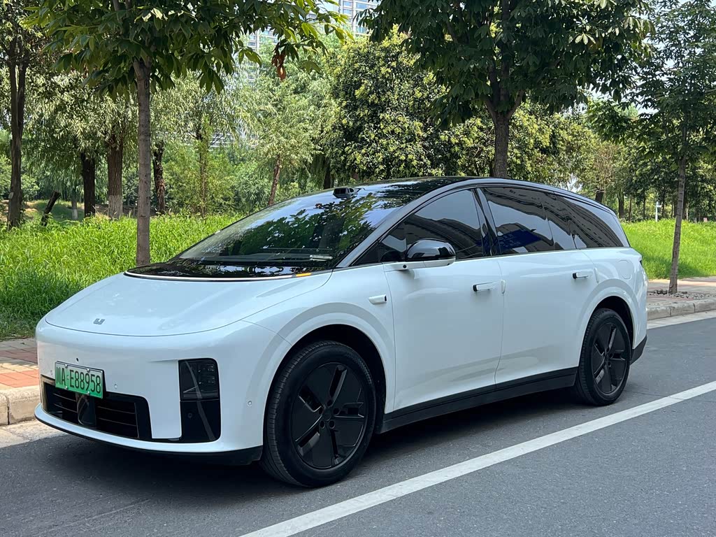 Li Auto i8