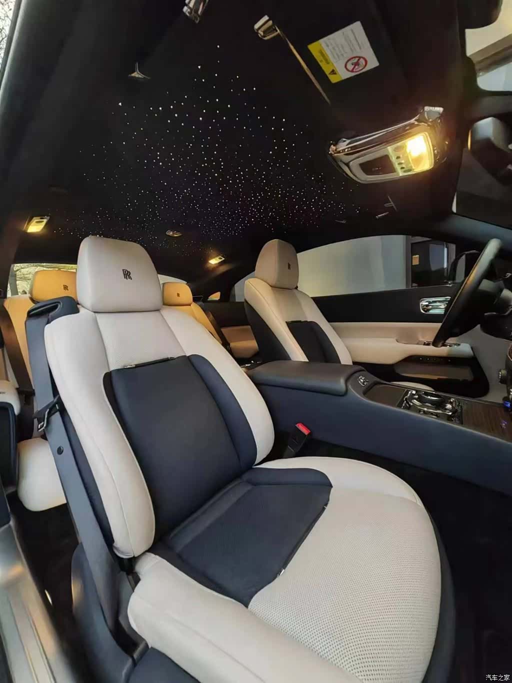 Rolls-Royce Wraith, 2021 все фото