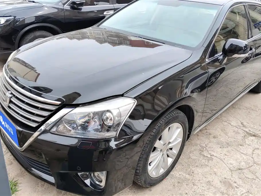 Toyota crown