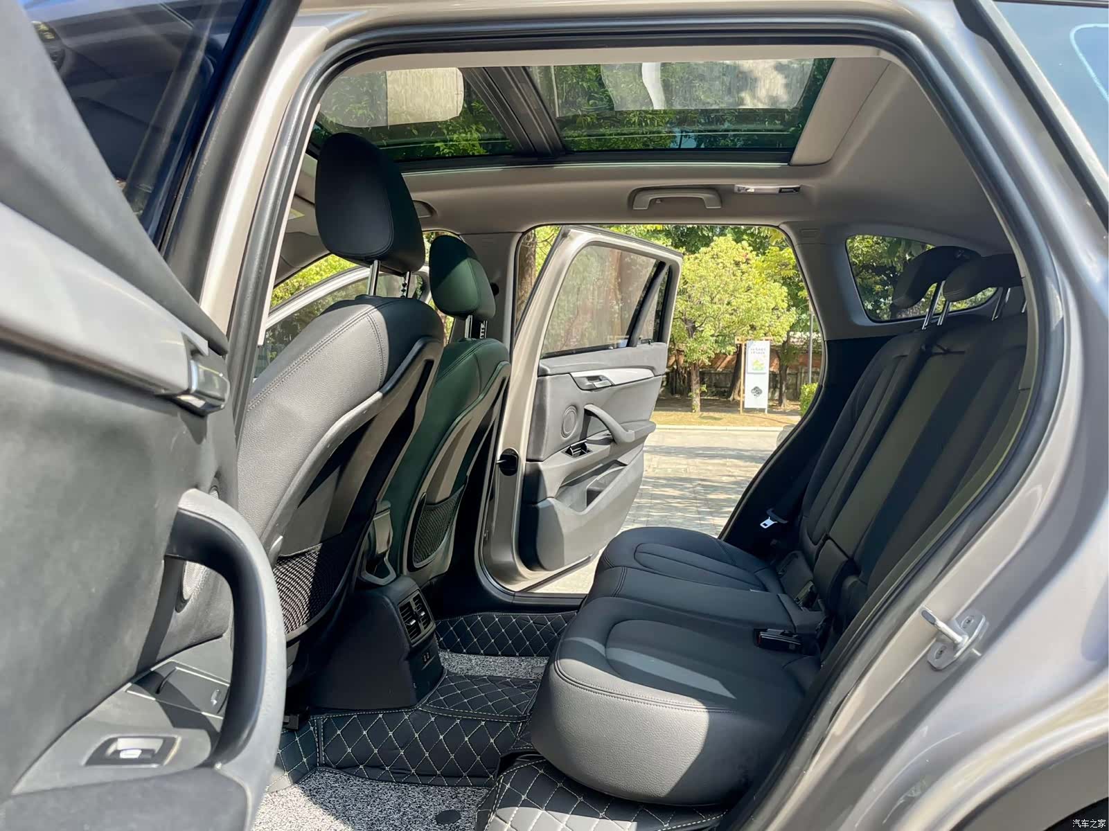BMW X1, 2019 все фото