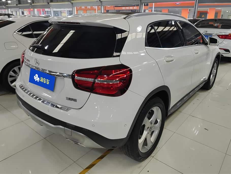 Mercedes-Benz GLA Mercedes-Benz GLA
