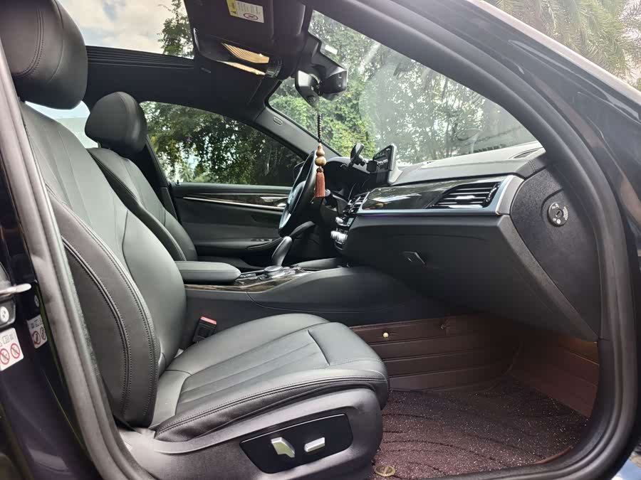 BMW 5 Series 2018, фото 11