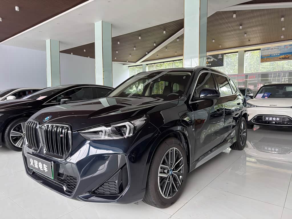 BMW iX1