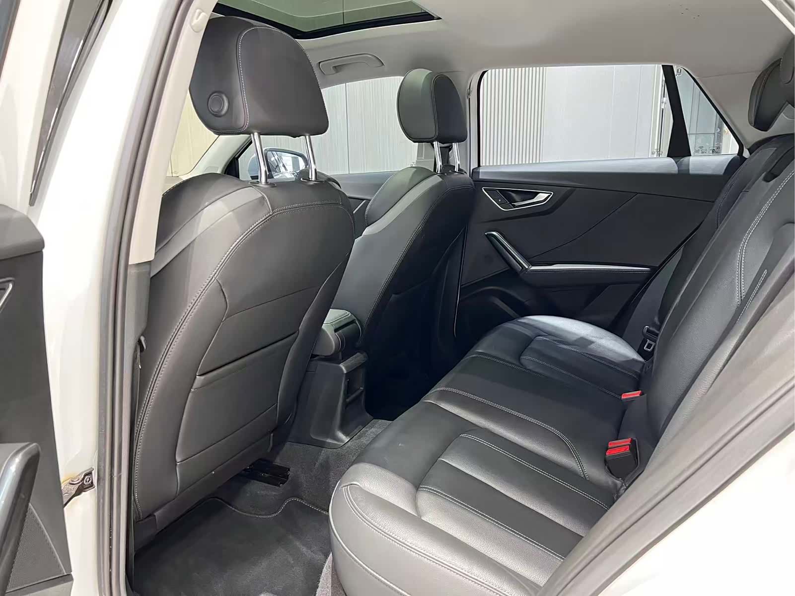 Audi Q2L, 2023 все фото