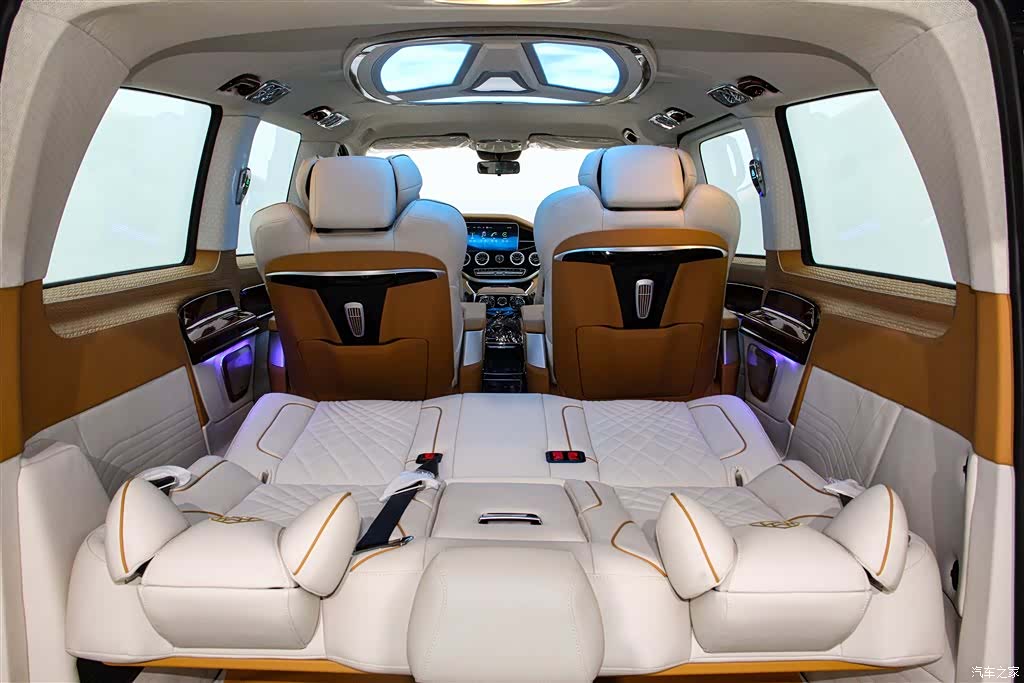 Mercedes-Benz 7, 2024 38