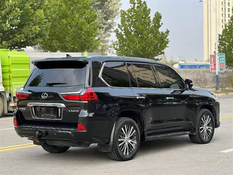 Lexus LX