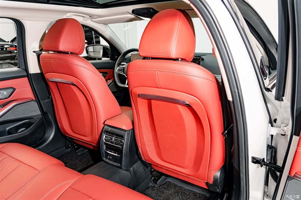BMW 3 Series, 2025 22