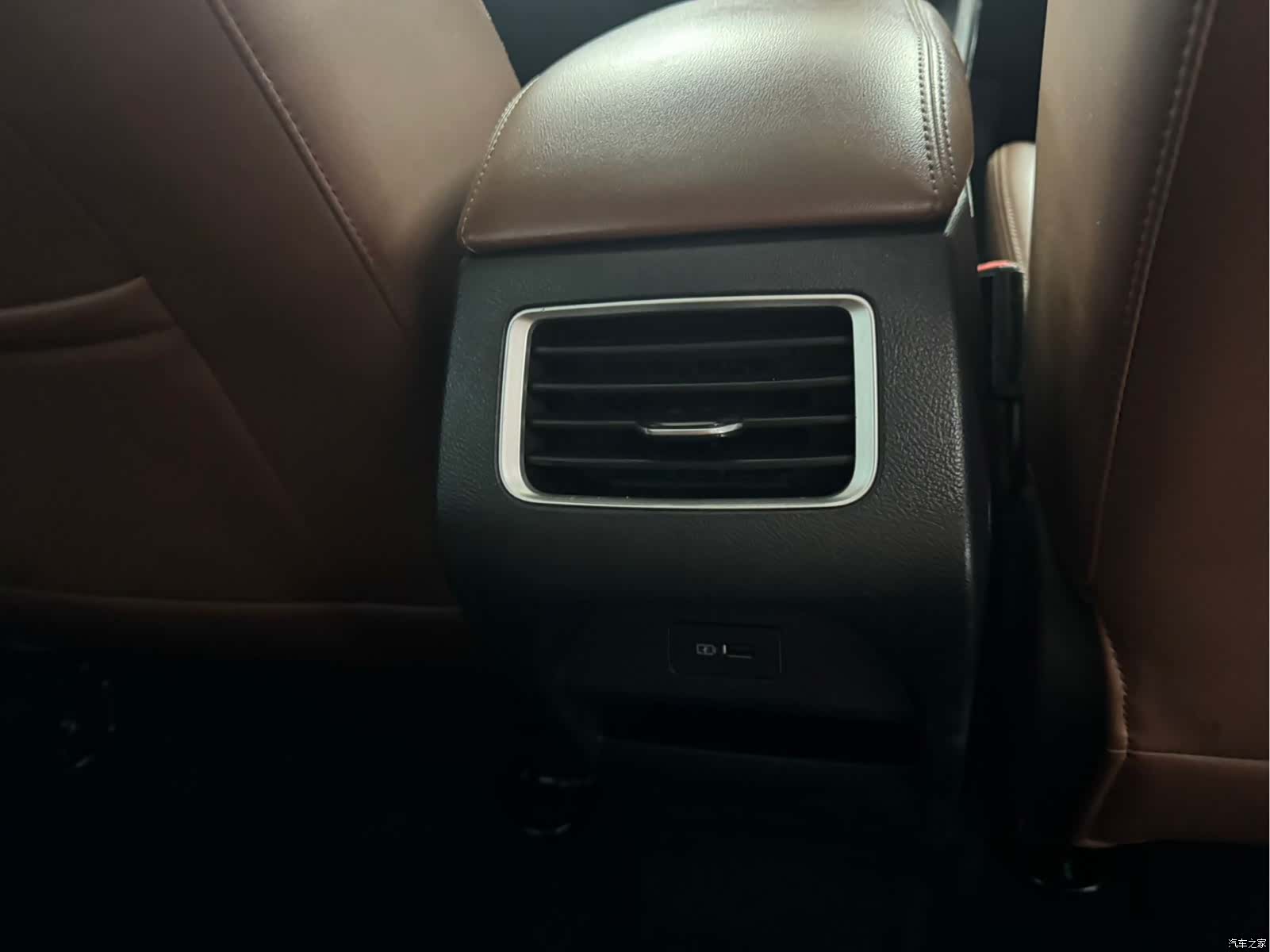 Geely X6, 2022 9