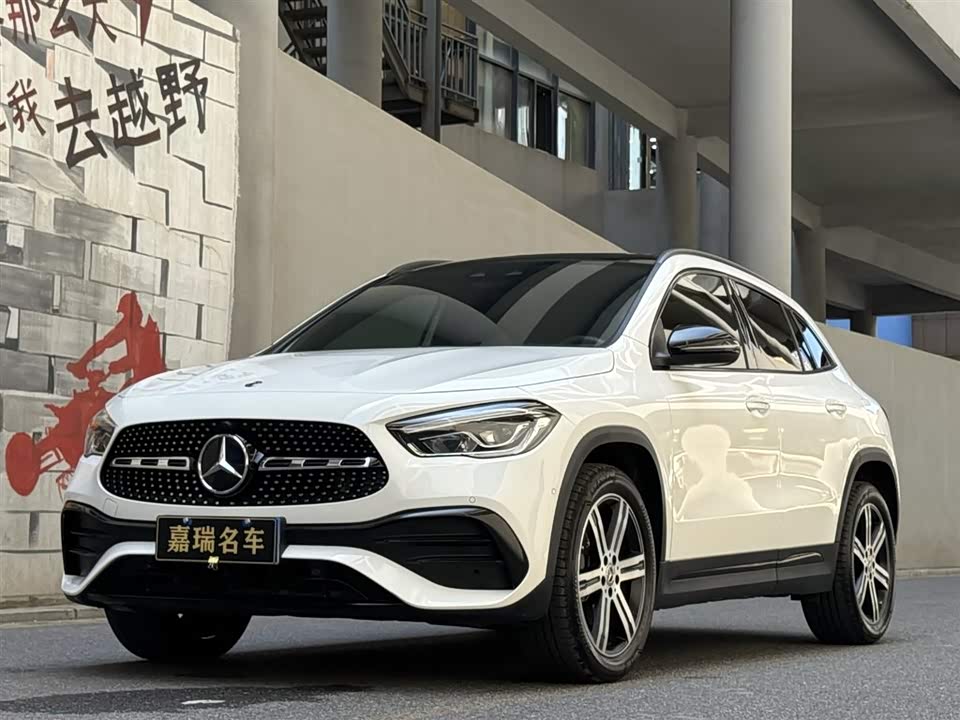 Mercedes-Benz GLA Mercedes-Benz GLA