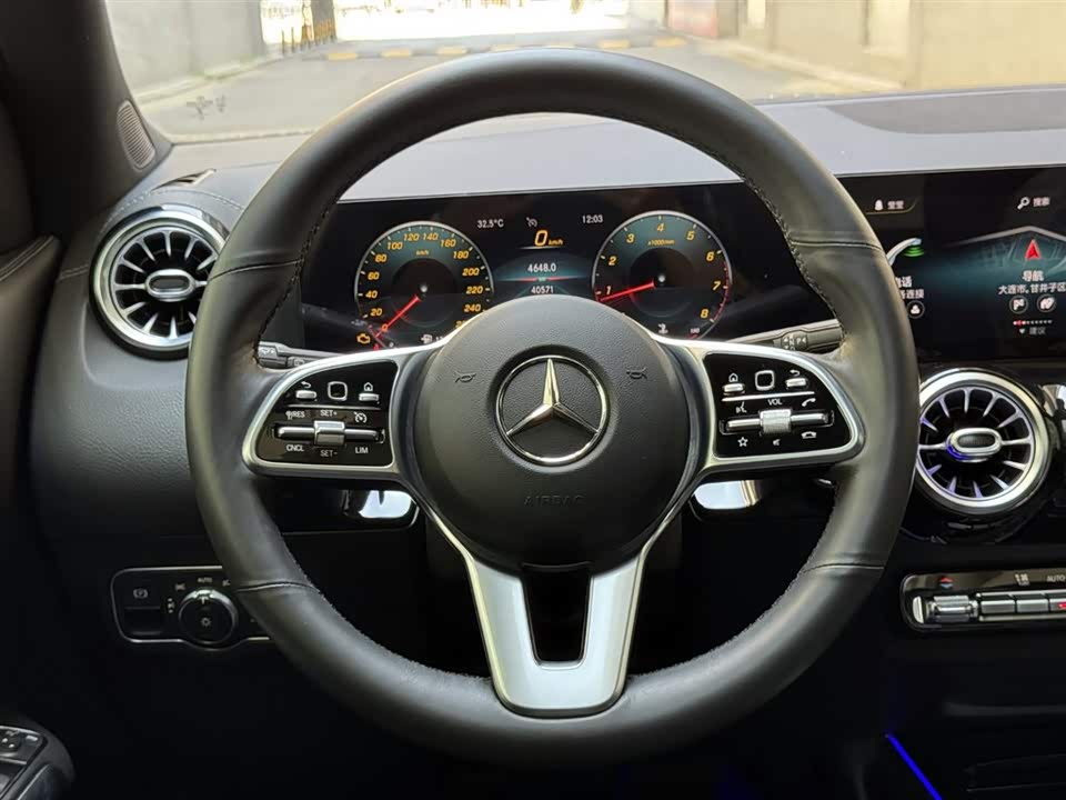 Mercedes-Benz GLA Mercedes-Benz GLA