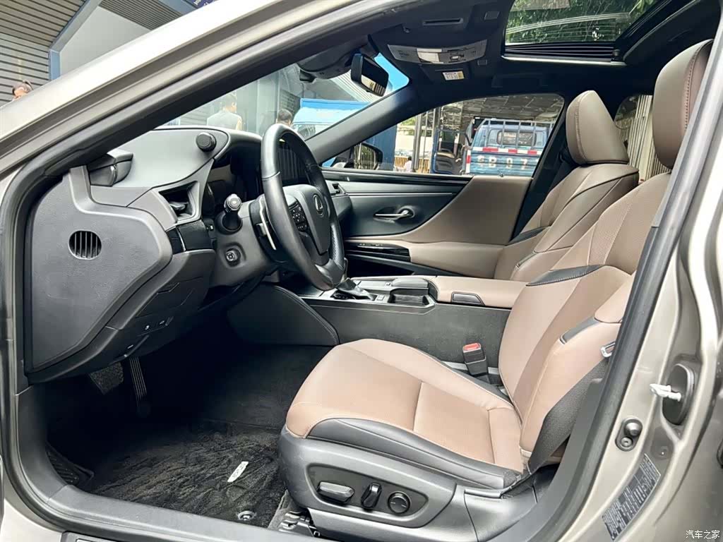 Lexus ES, 2022 4