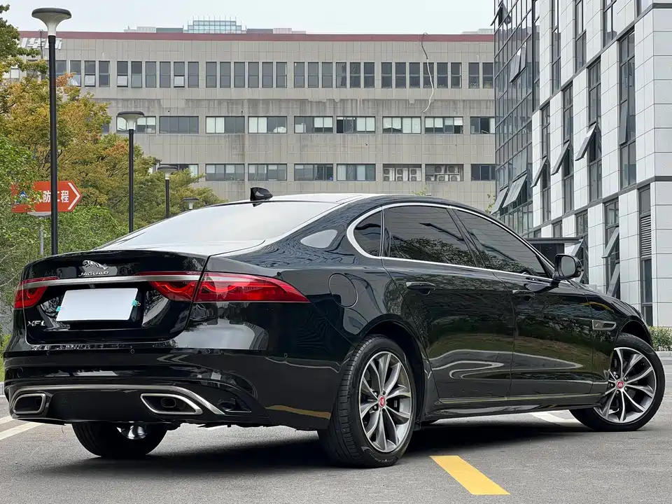 Jaguar XFL