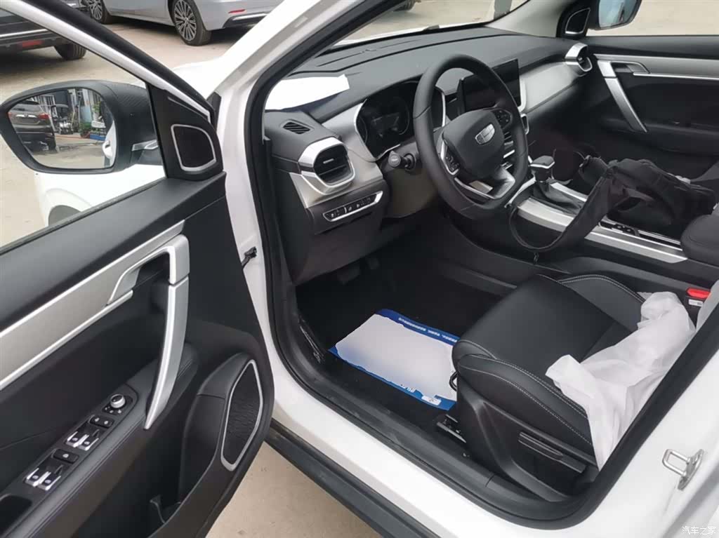 Geely Coolray, 2026 16