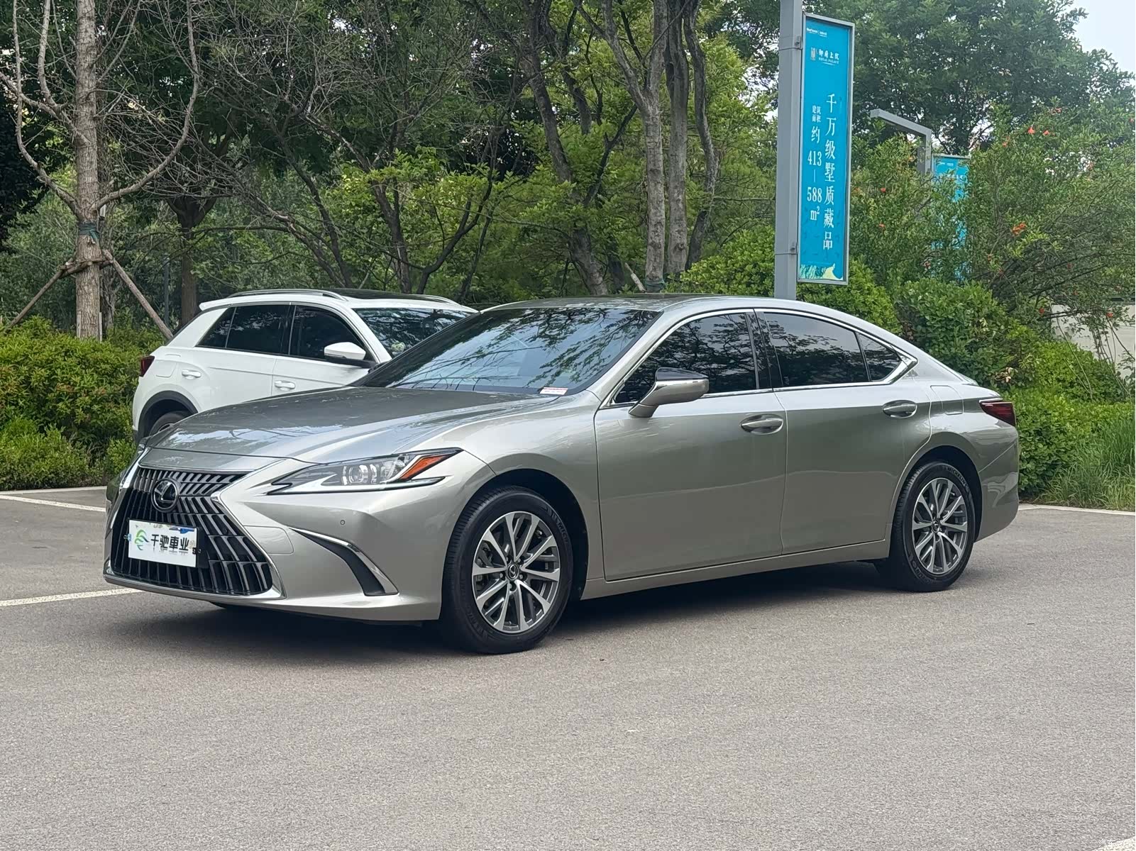 Lexus ES, 2023 1