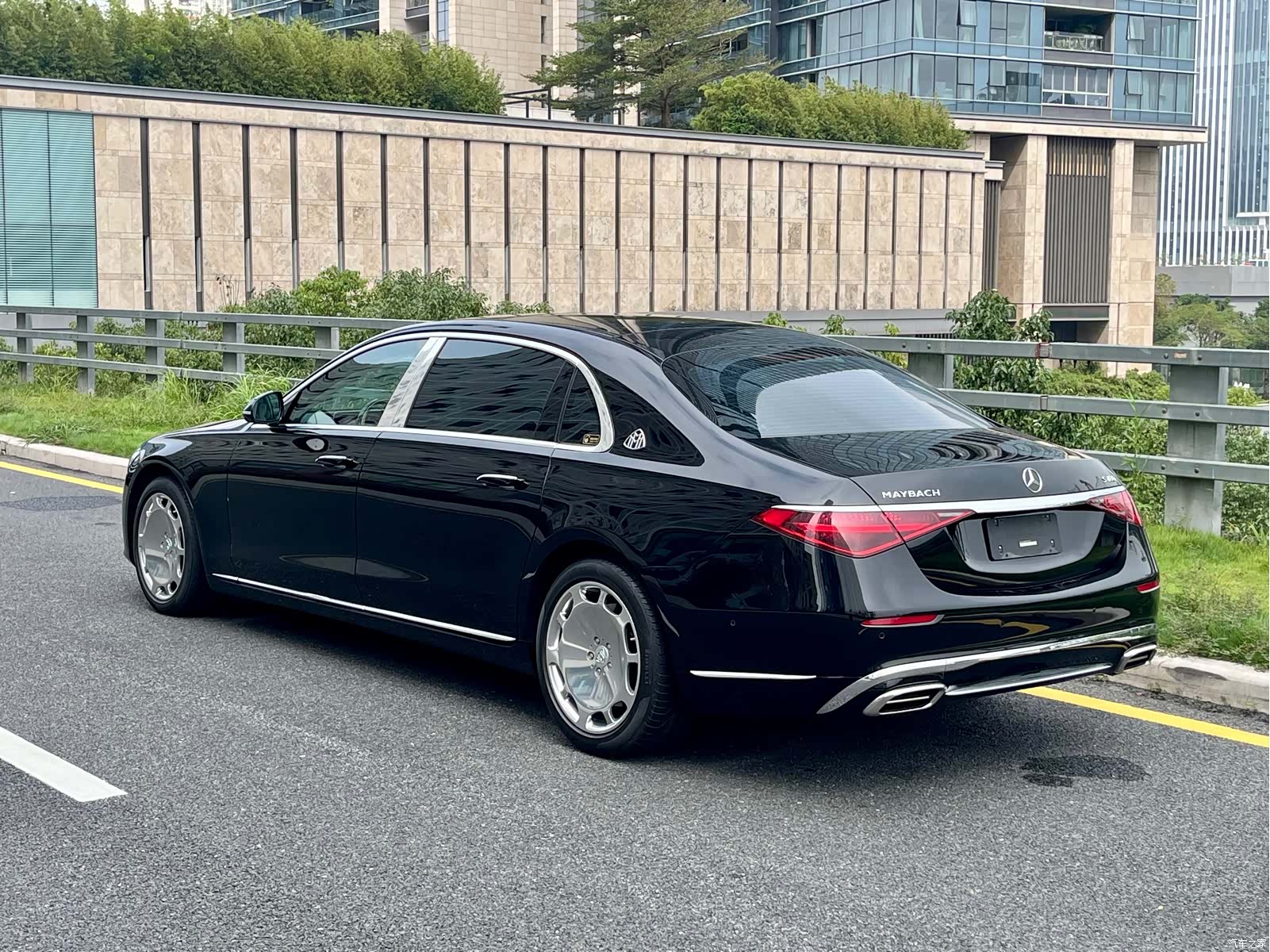 Maybach S-Class, 2023 4