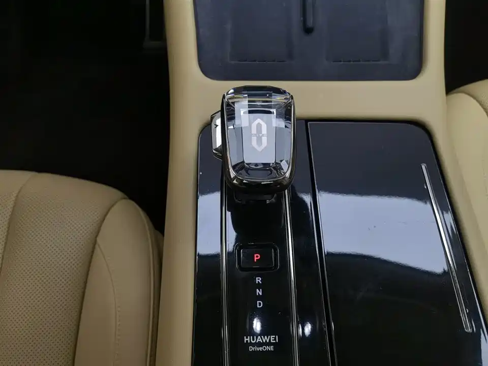 AITO Ask the world M7