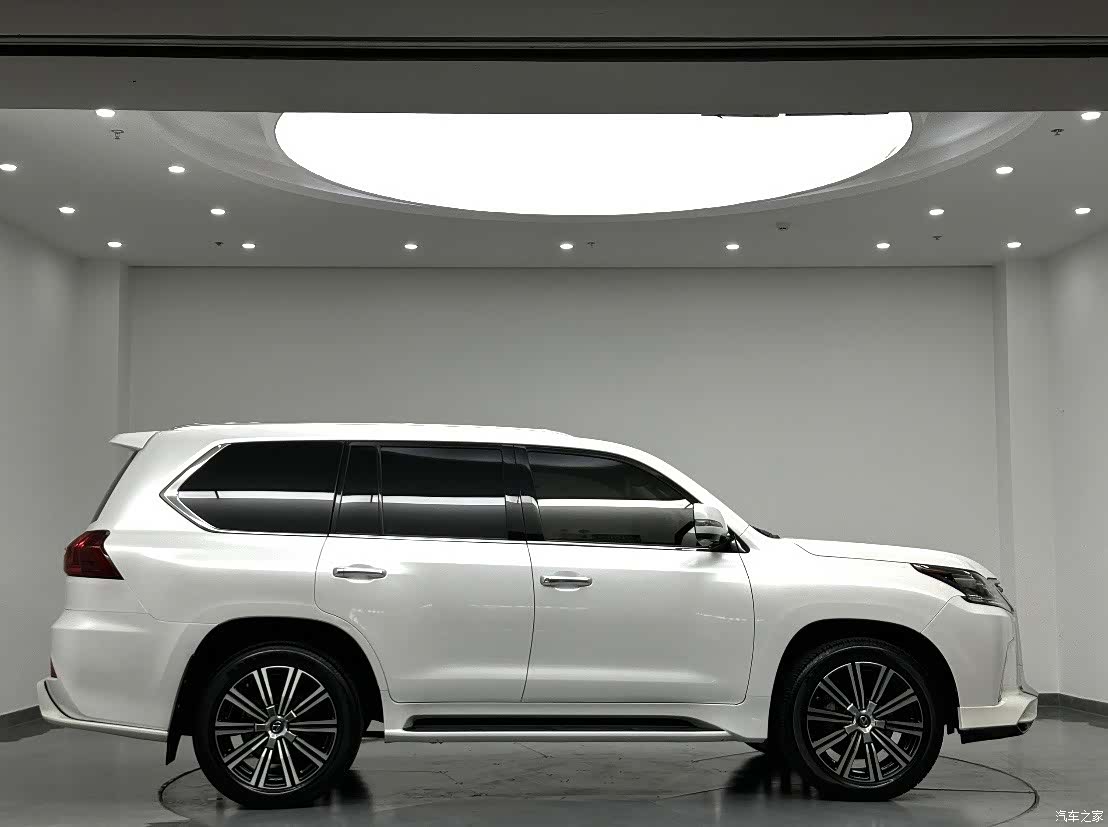 Lexus LX, 2019 4
