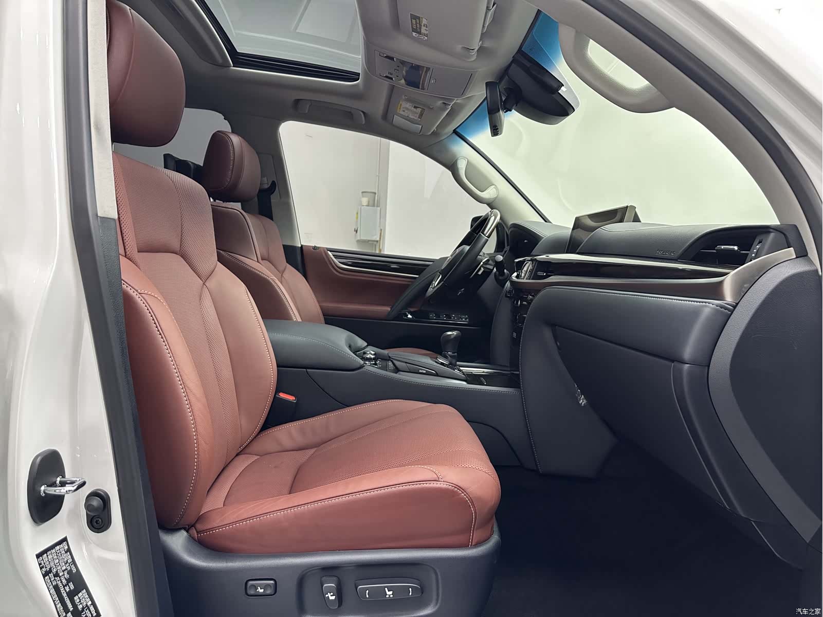 Lexus LX, 2019 12