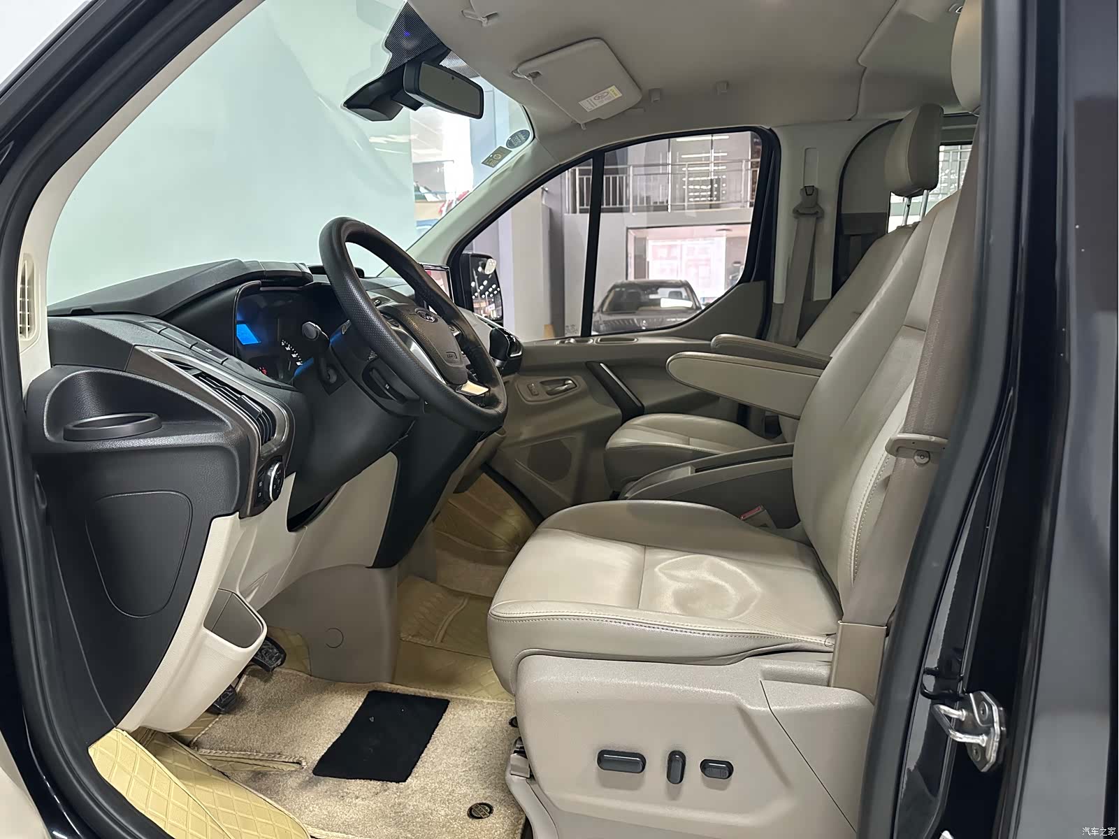 Ford Tourneo, 2017 6