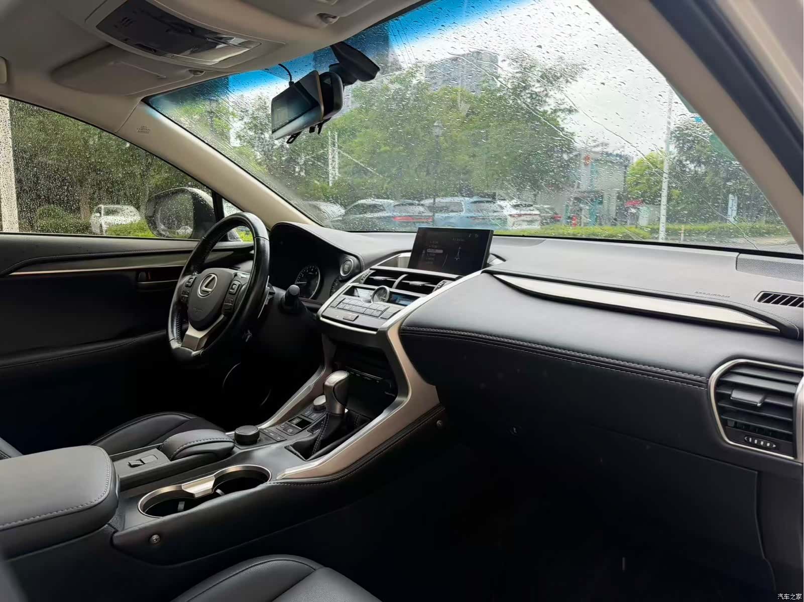 Lexus NX, 2016 11