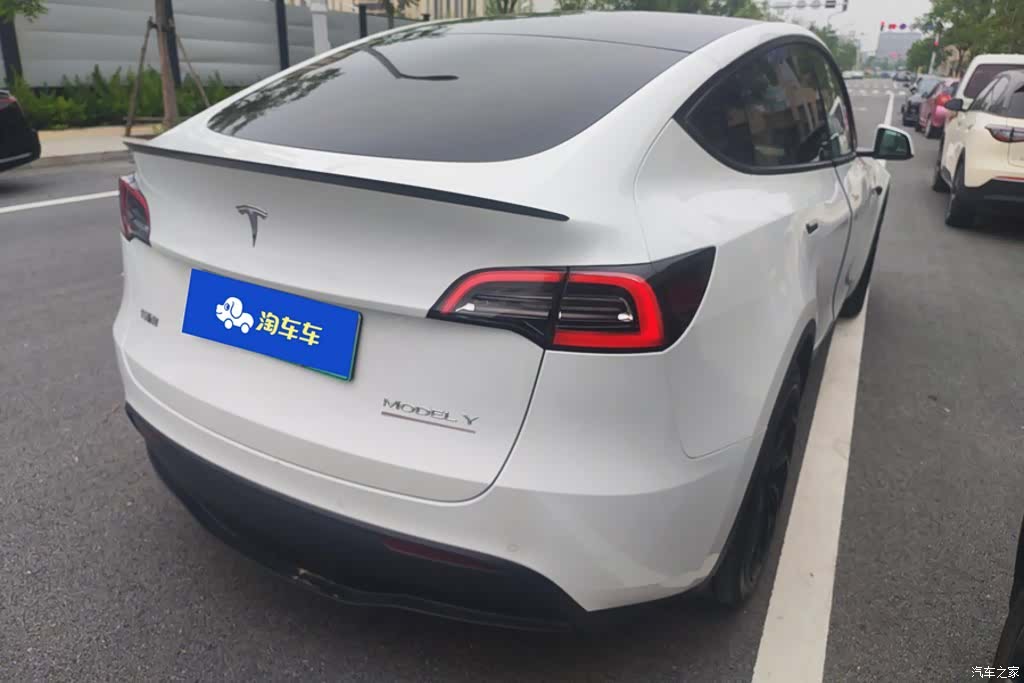 Tesla Model Y, 2022 3