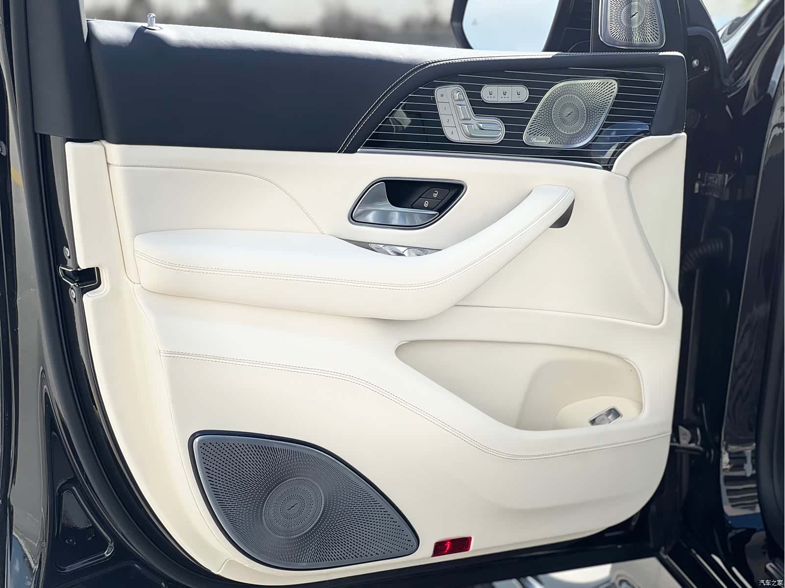 Mercedes-Benz GLS, 2024 18