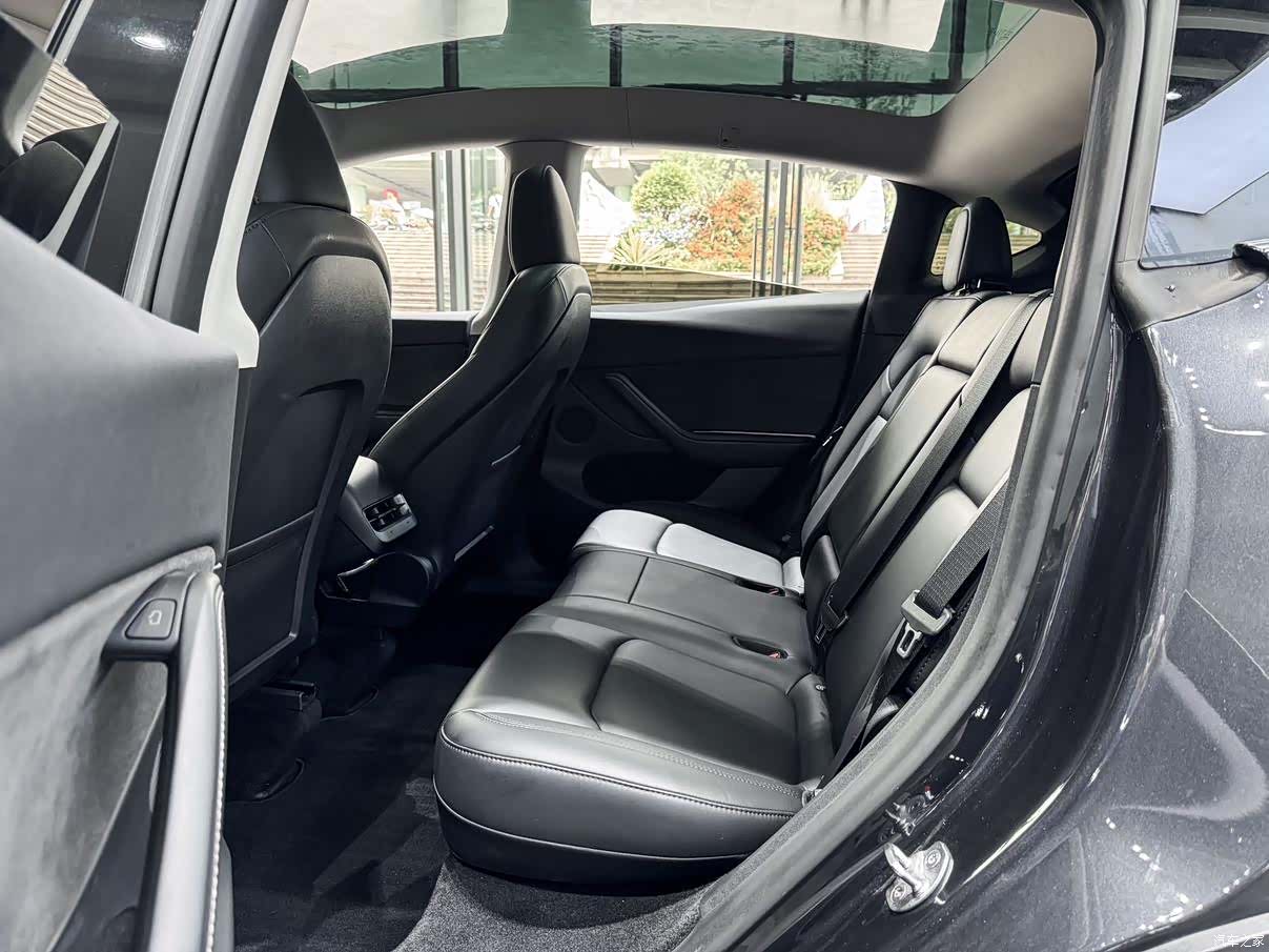 Tesla Model Y, 2024 7