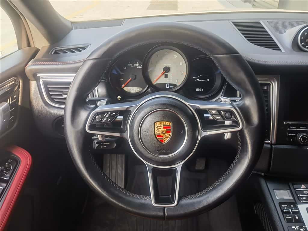 Porsche Macan, 2015 11