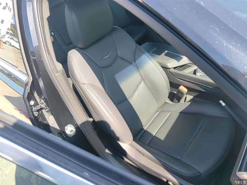 Cadillac CT5, 2023 25