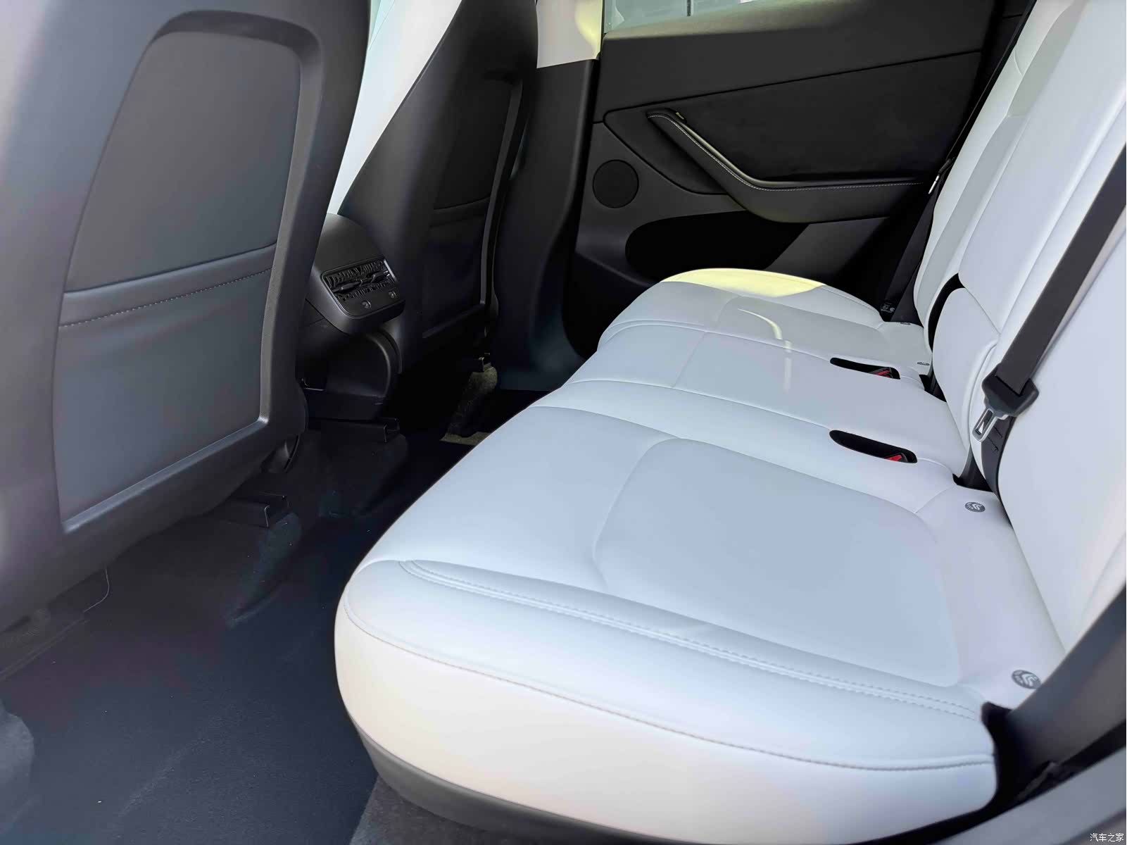 Tesla Model Y, 2023 10
