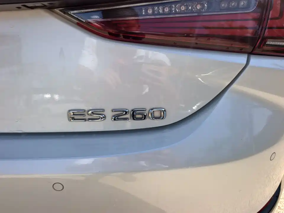 Lexus ES