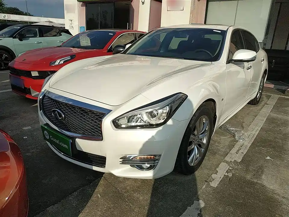 Infiniti Q70