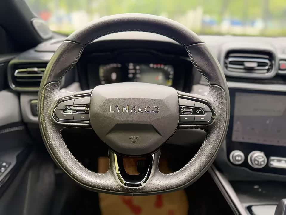 Lynk & Co 03 Lynk & Co 03