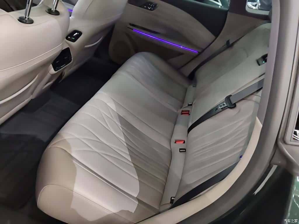 Geely 8, 2025 17