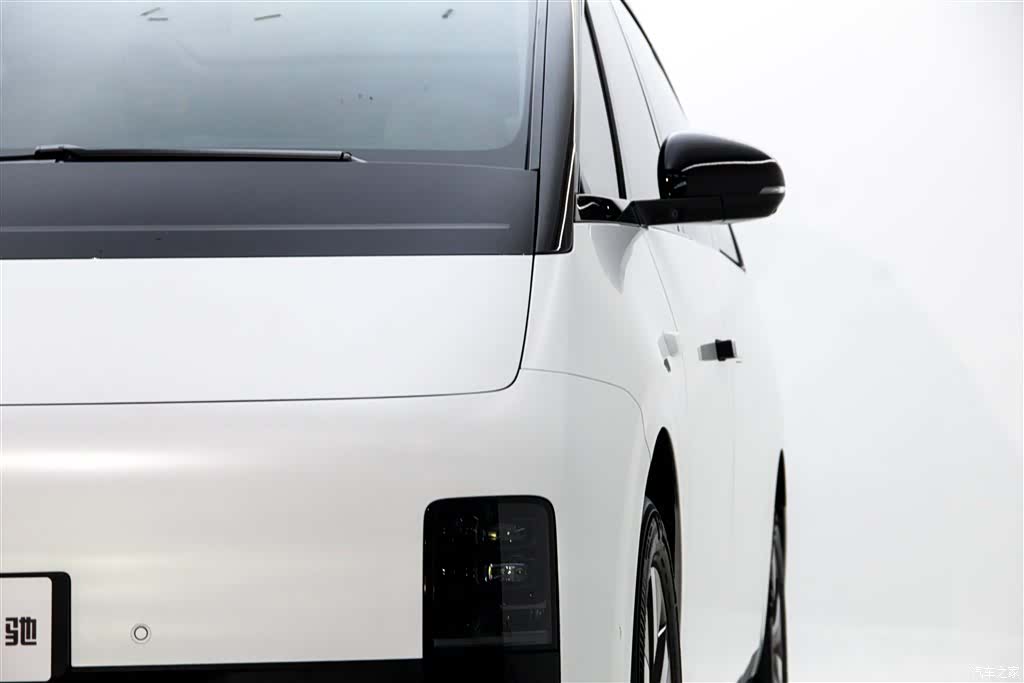 Li Auto MEGA, 2025 9
