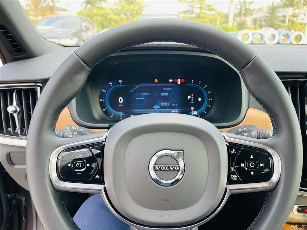 Volvo S90, 2024 25