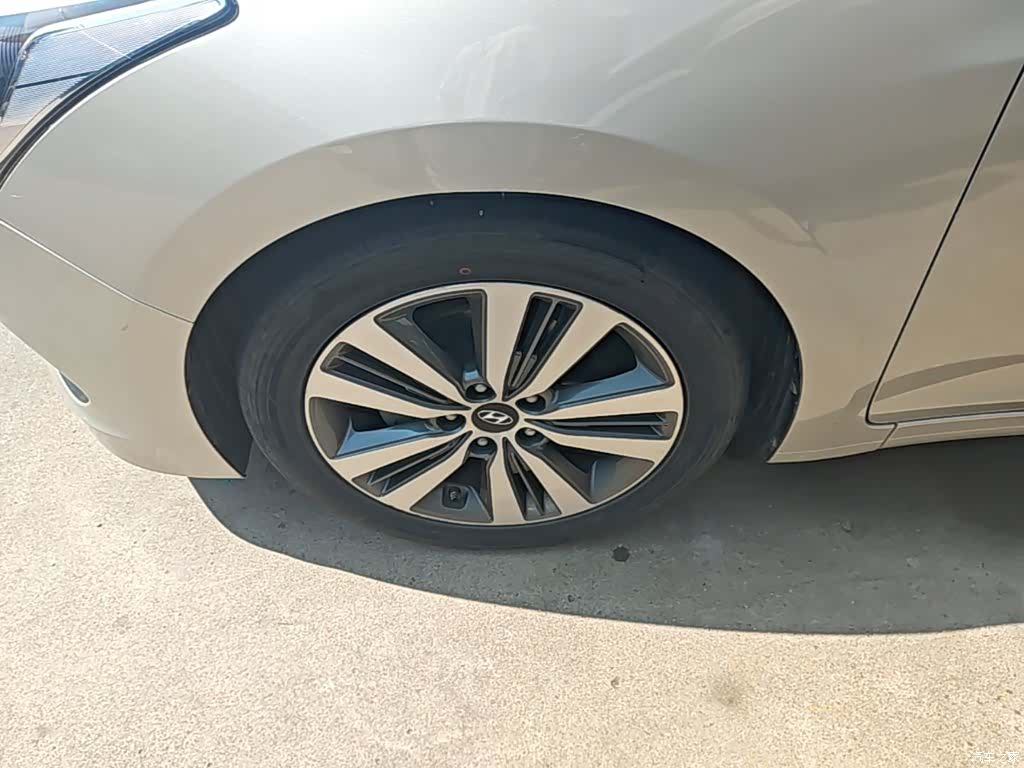 Hyundai DLX, 2016 23