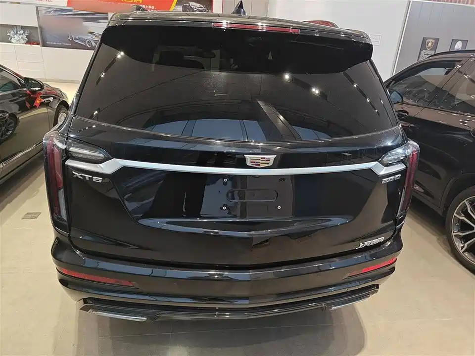 Cadillac XT6