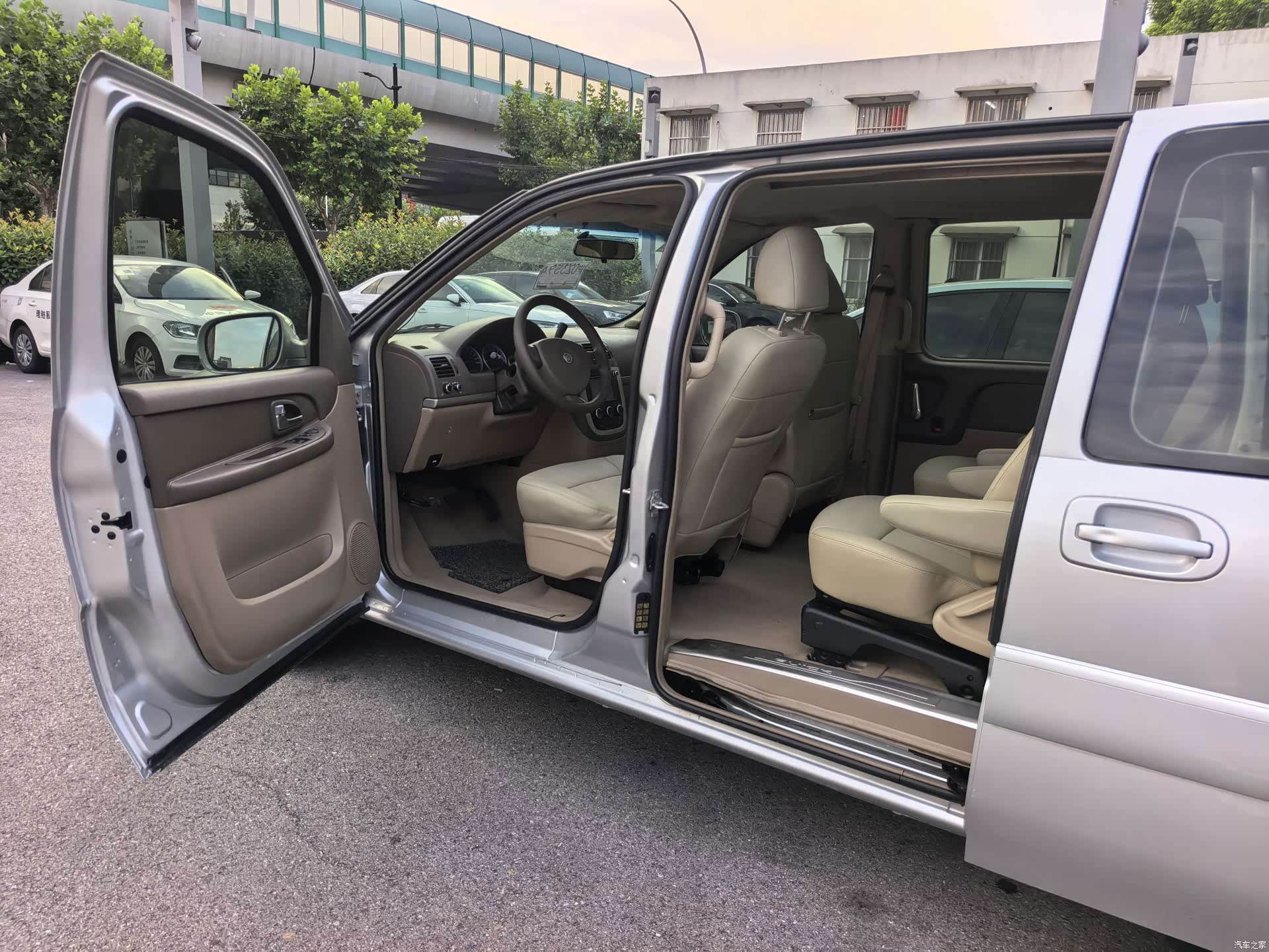 Buick GL8, 2013 18