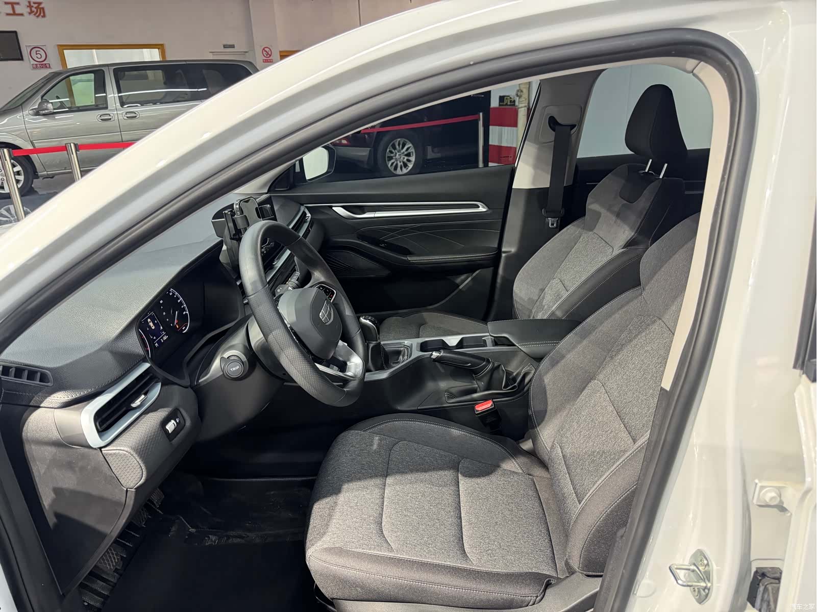 Geely Emgrand, 2025 16
