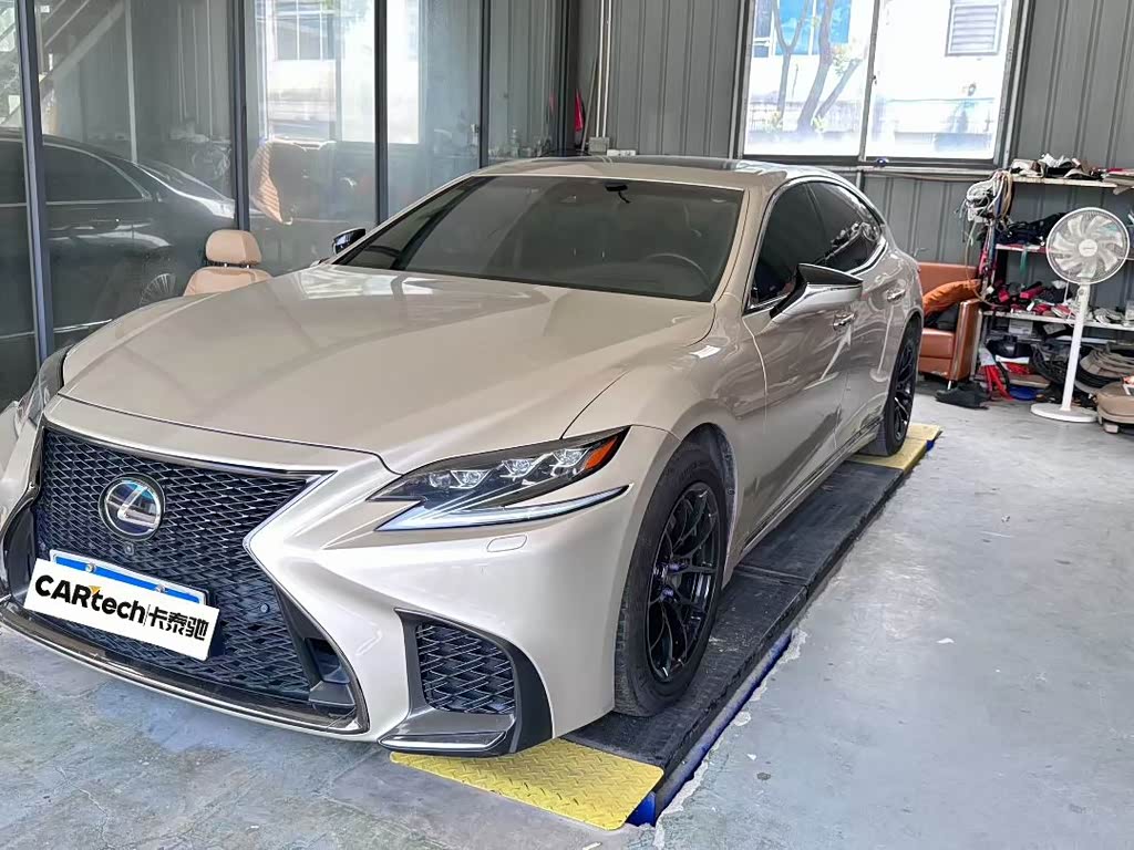 Lexus LS