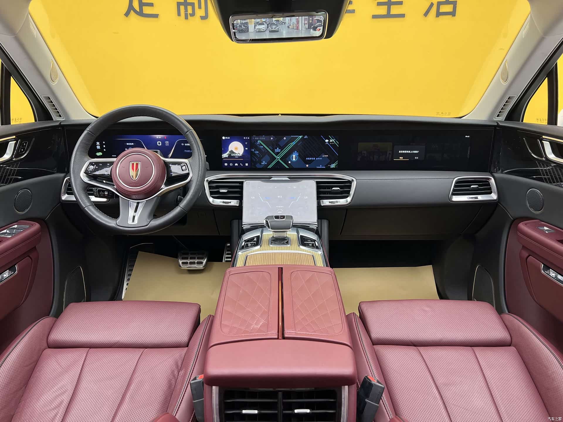 Hongqi E-HS9, 2023 12