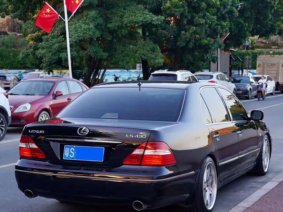 Lexus LS