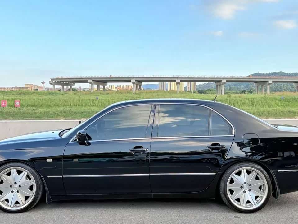 Lexus LS