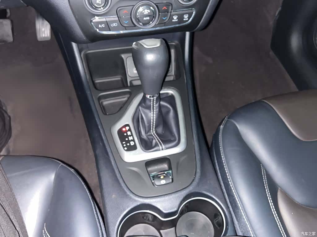 Jeep Cherokee, 2016 16