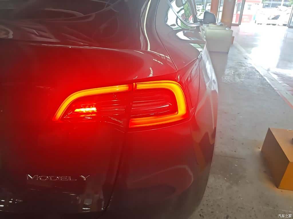 Tesla Model Y, 2024 8