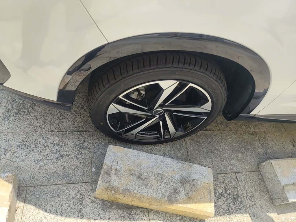 Roewe RX5, 2023 23