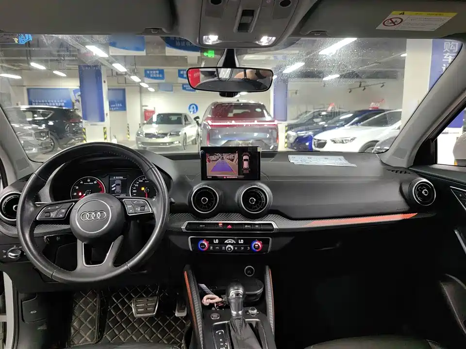 Audi Q2L