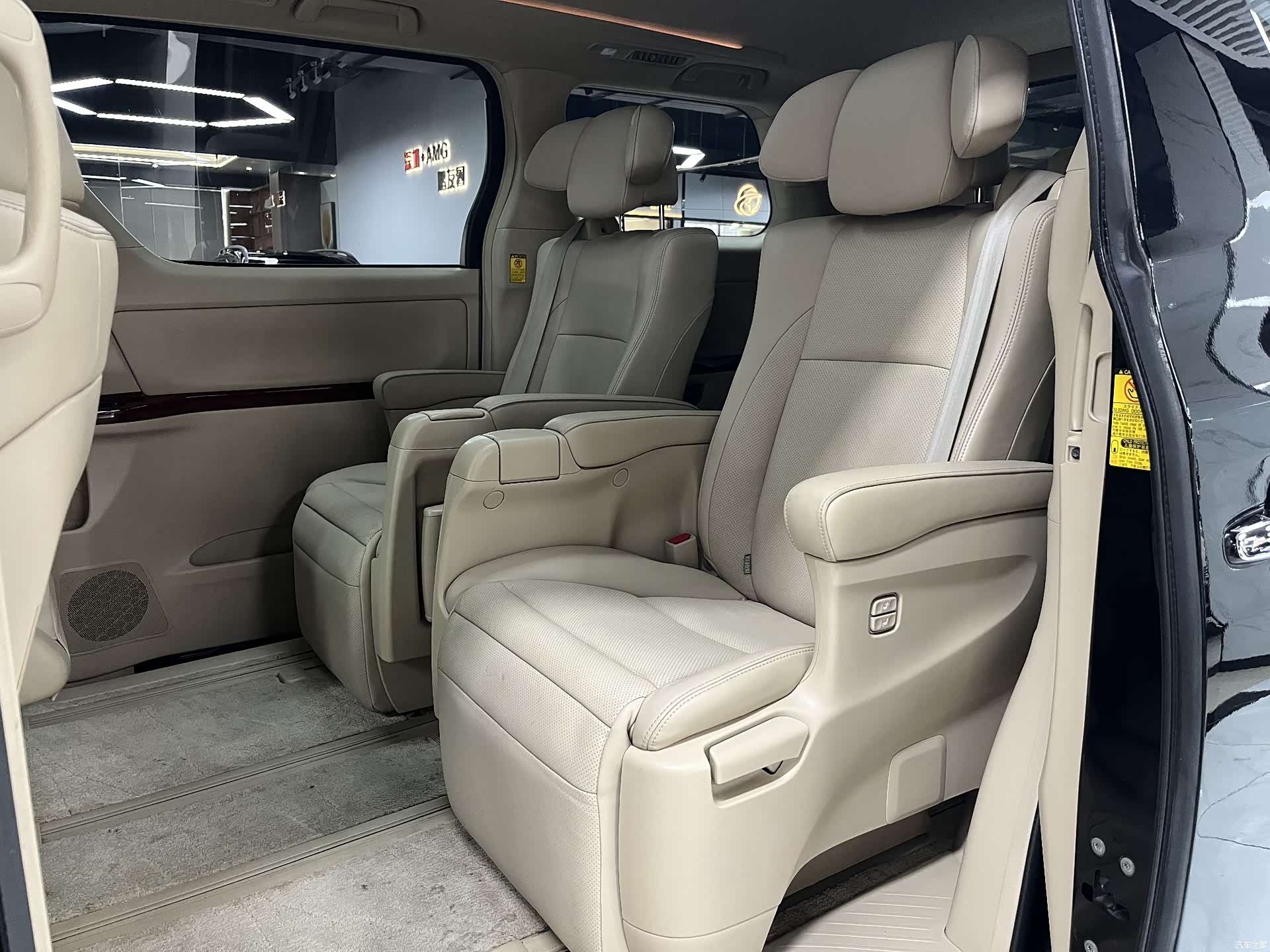 Toyota Alphard, 2011 9