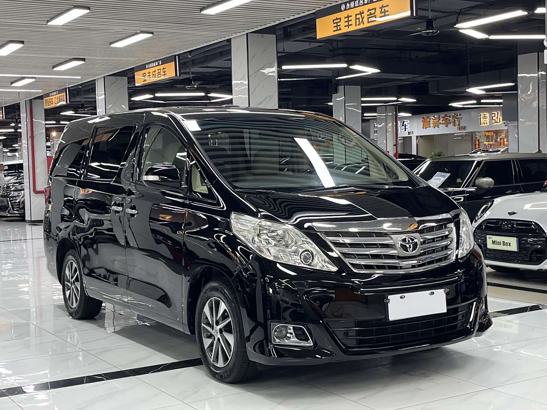 Toyota Alphard, 2011 4